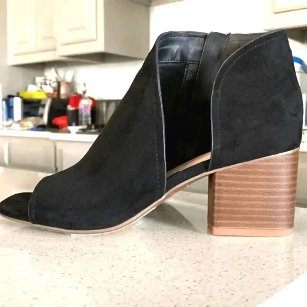 Ladies Fergalicious Volume Black Peep Toe Sandal Black Heels sz 11